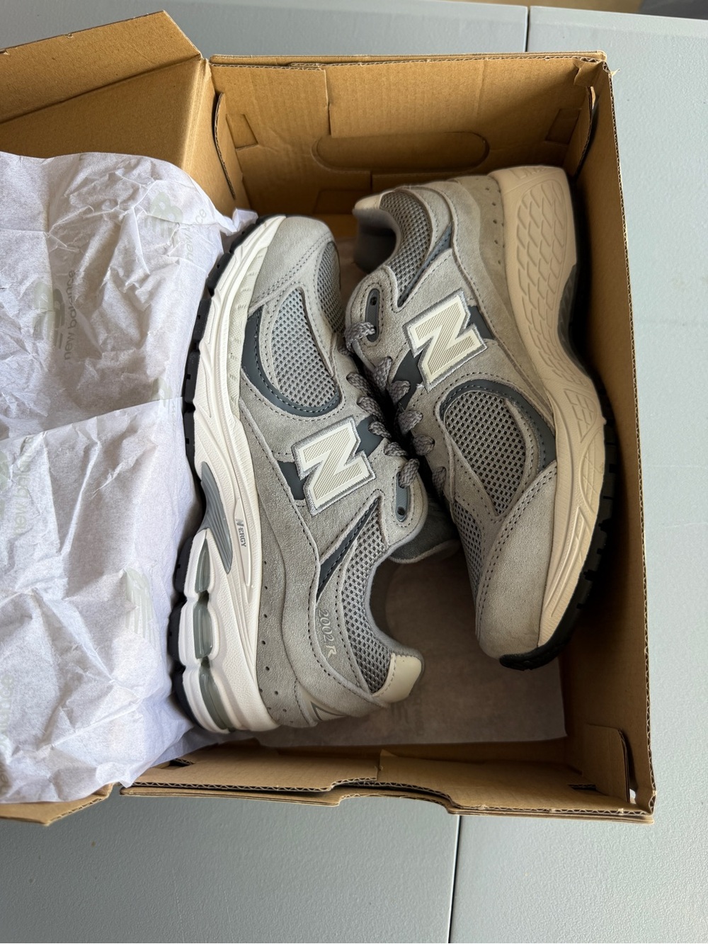 BRAND 4Y / 5.5W New Balance Kids Gray Suede & Mesh Sneakers - Picture 5 of 8